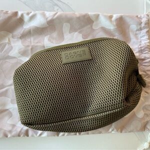 Danger Dover NWOT Hunter Toiletry Bag Dark Moss Air Mesh, Large
